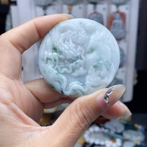 翡翠颈饰未镶嵌翡翠