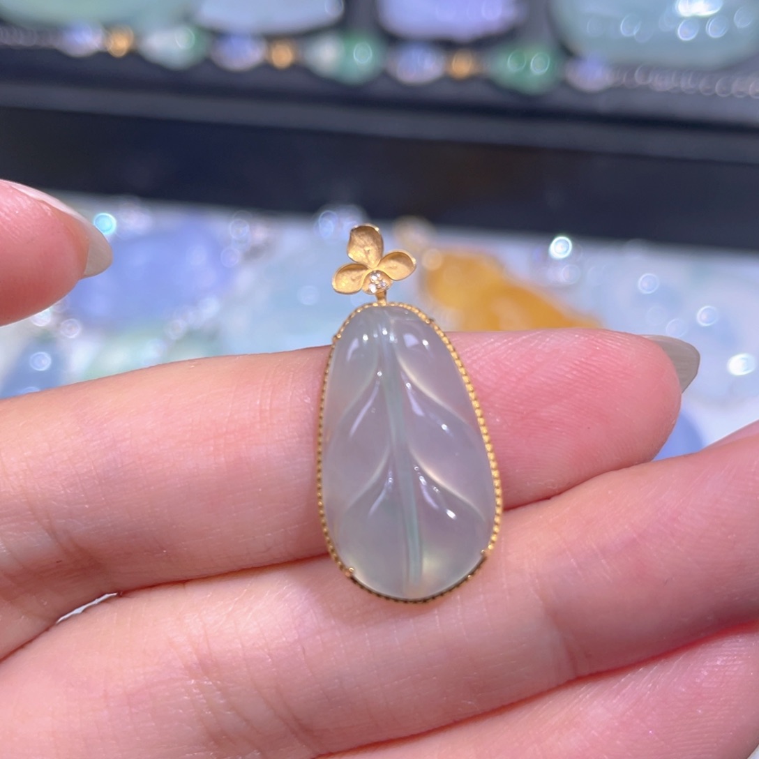 颈饰18K金镶嵌翡翠翡翠