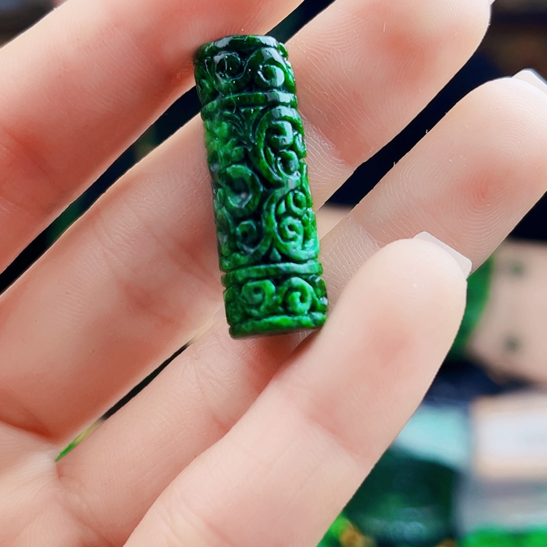 颈饰未镶嵌翡翠多样性