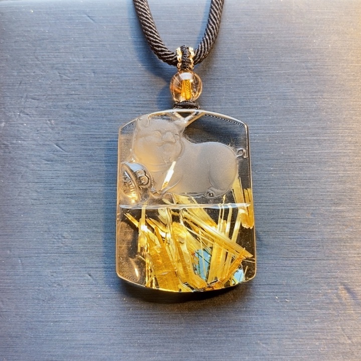 颈饰未镶嵌发晶天然钛晶生肖发财猪无事牌