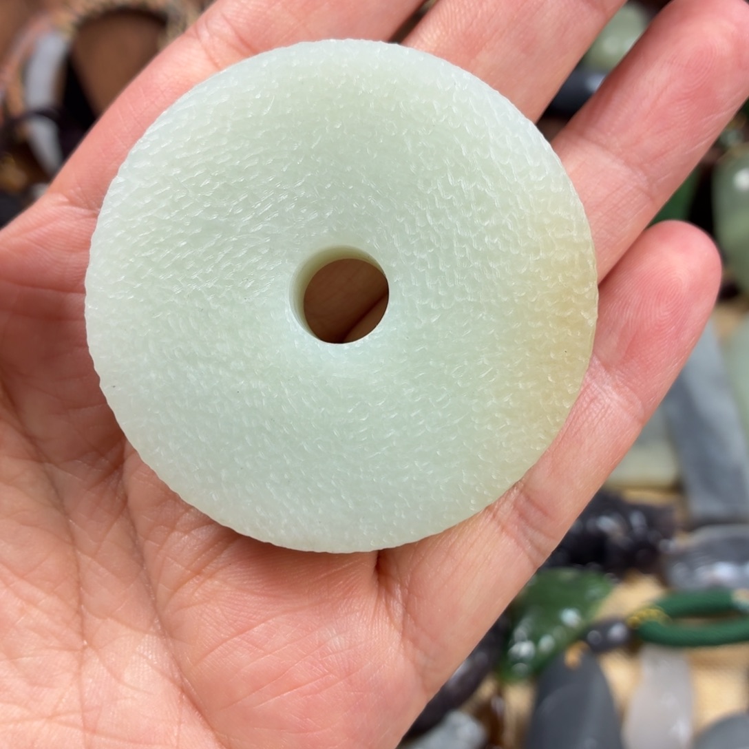 李***工和田玉未镶嵌颈饰