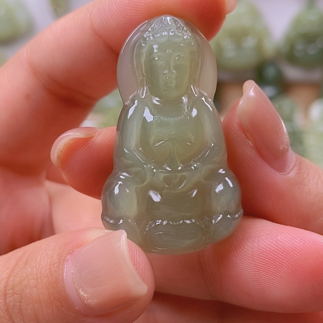 乔***玲和田玉未镶嵌颈饰