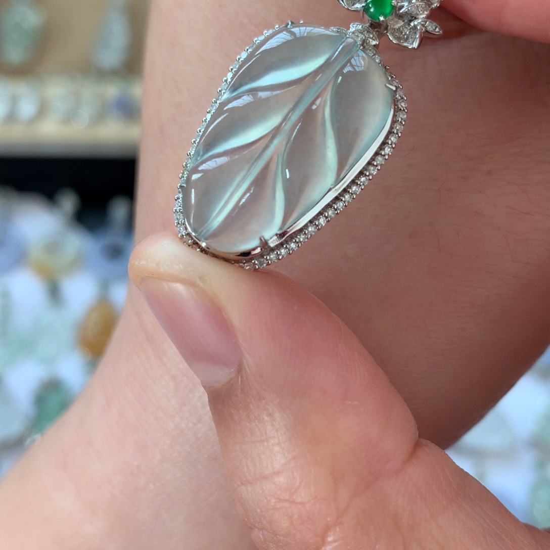 翡翠吊坠(不含链)18K金镶嵌叶子