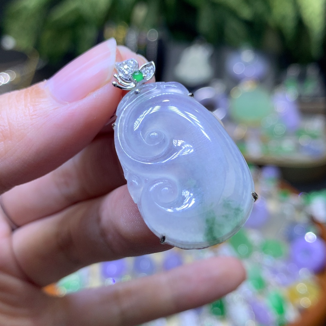 颈饰18K金镶嵌翡翠