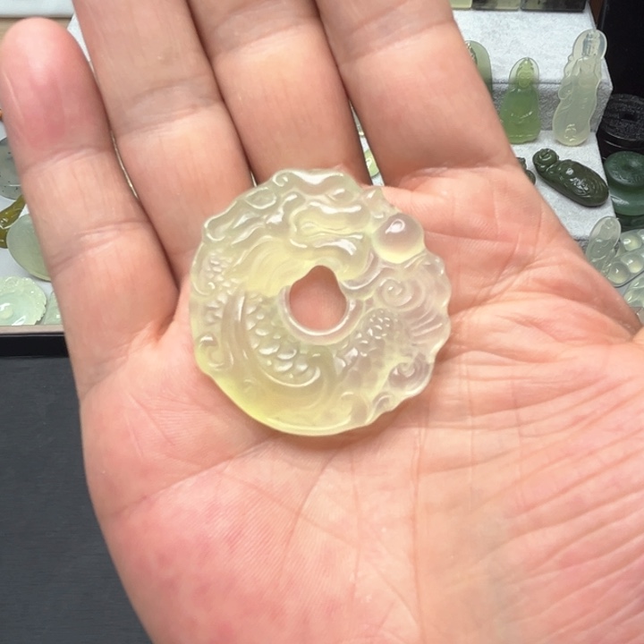 蛇纹石玉颈饰未镶嵌月*.