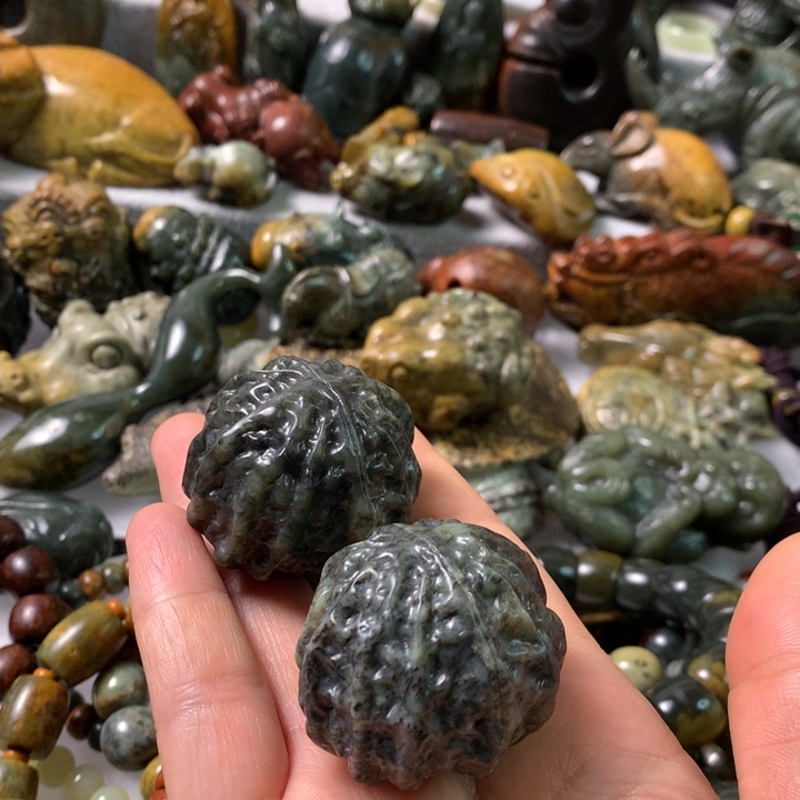 未镶嵌岫岩河磨玉（透闪石质玉）把件