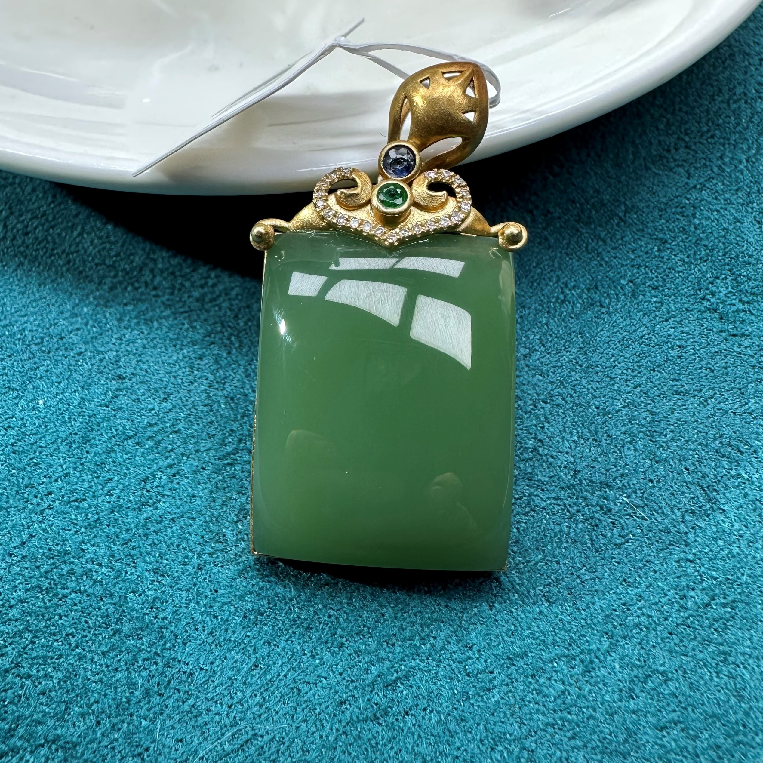 俄料碧玉粉绿平安无事牌（裸石18*25*9.7mm）18K金镶嵌吊坠复古精美