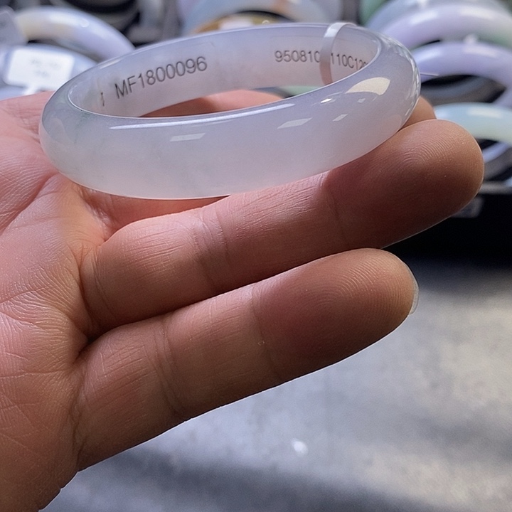 翡翠未镶嵌手镯10、正