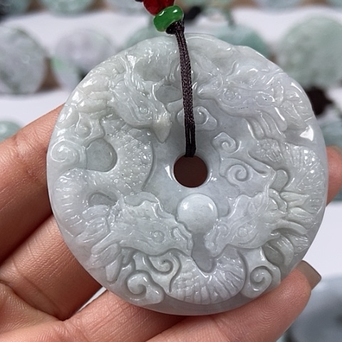 翡翠颈饰未镶嵌九龙扣两面工