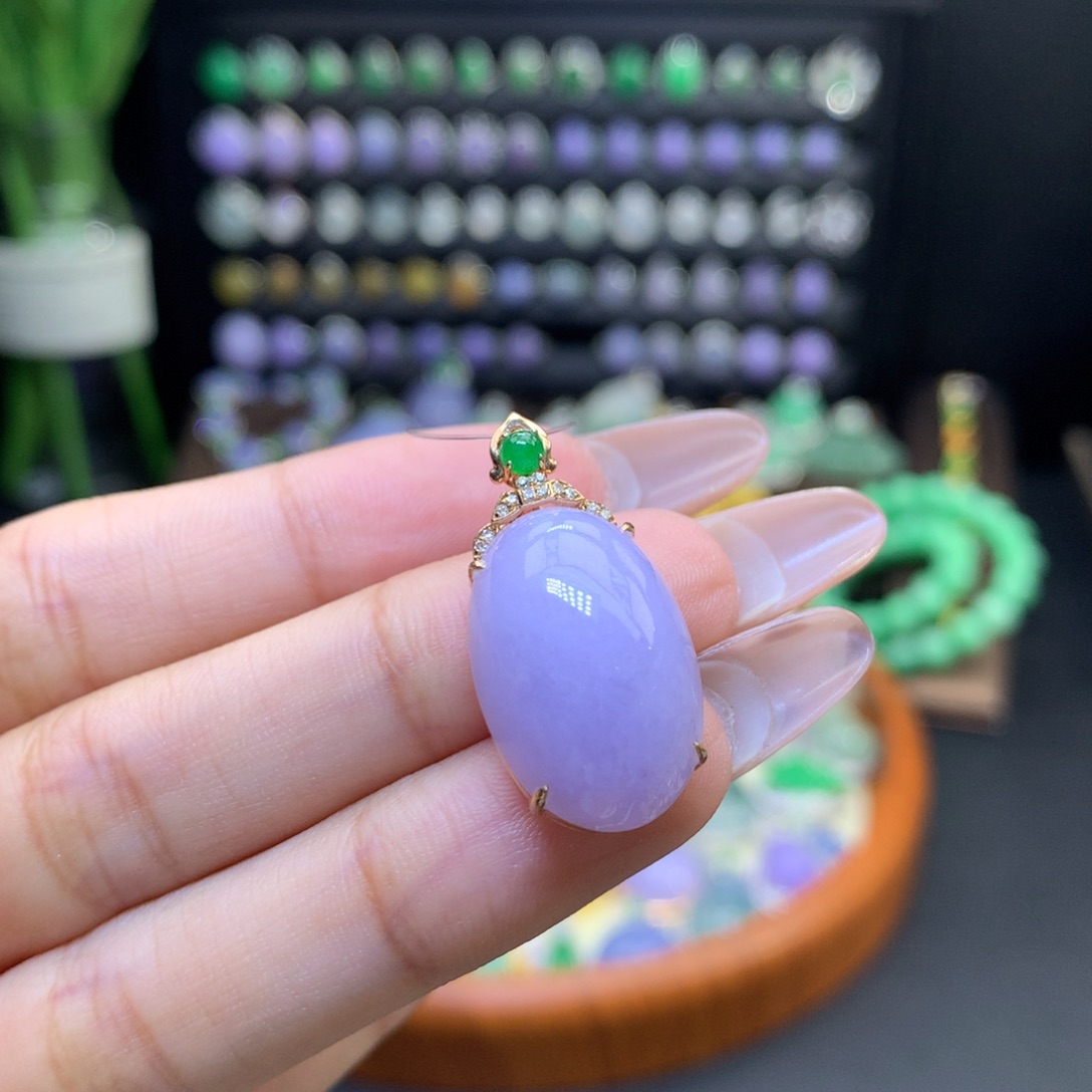 翡翠18K金镶嵌颈饰