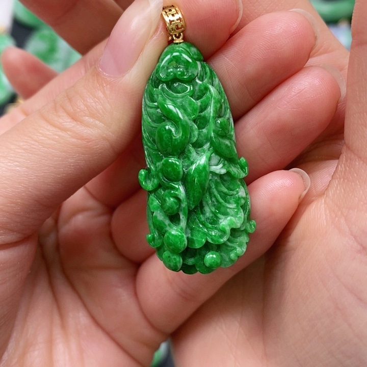 翡翠颈饰未镶嵌沧****）吊坠