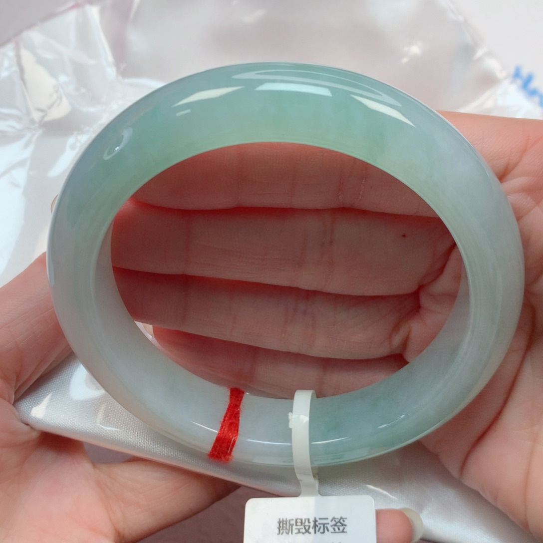 翡翠手镯未镶嵌61.6圈 淡晴底