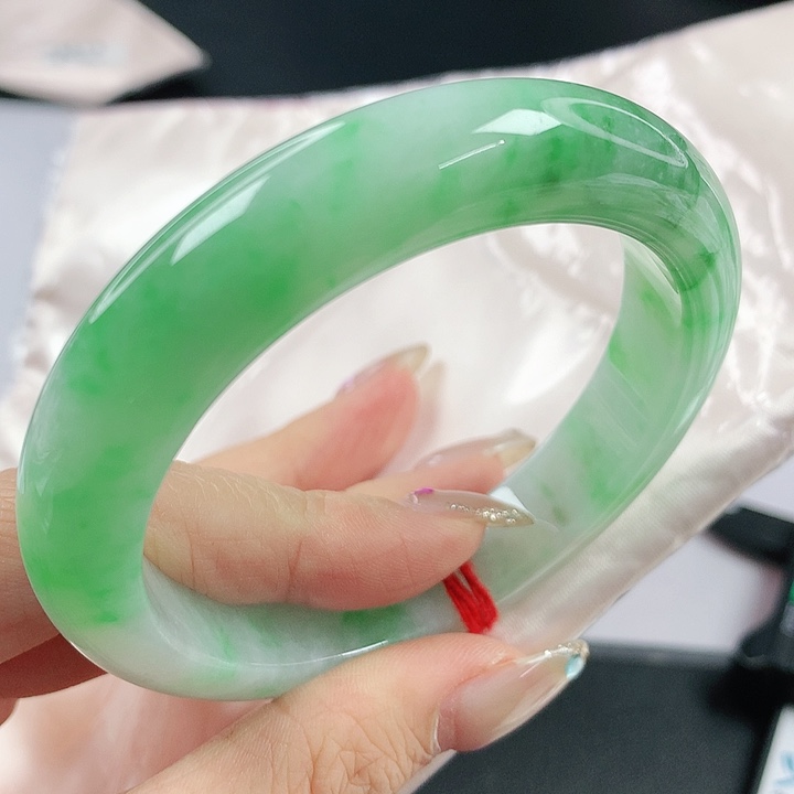 未镶嵌手镯翡翠，325