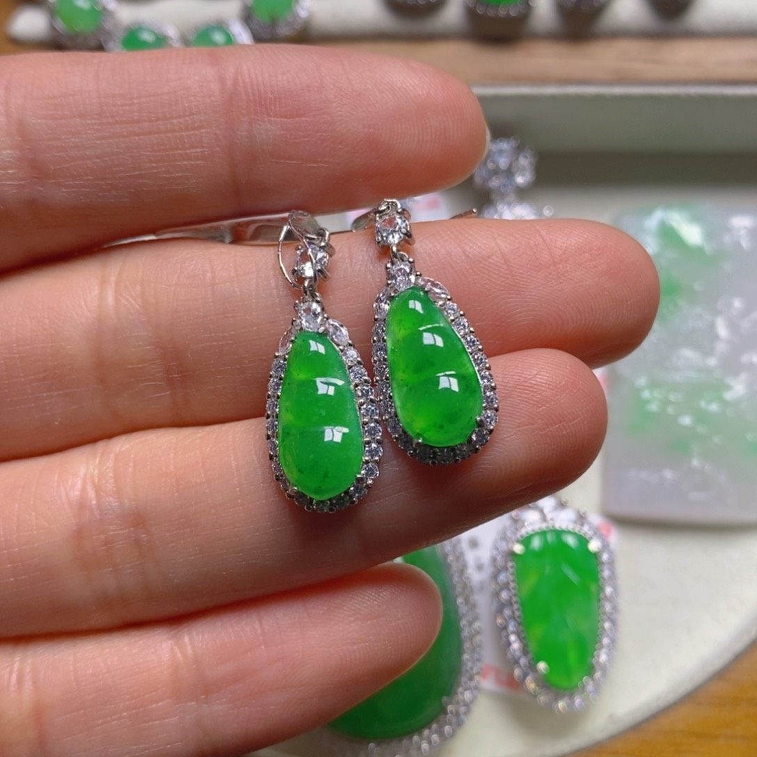 翡翠颈饰银S925镶嵌福豆耳坠