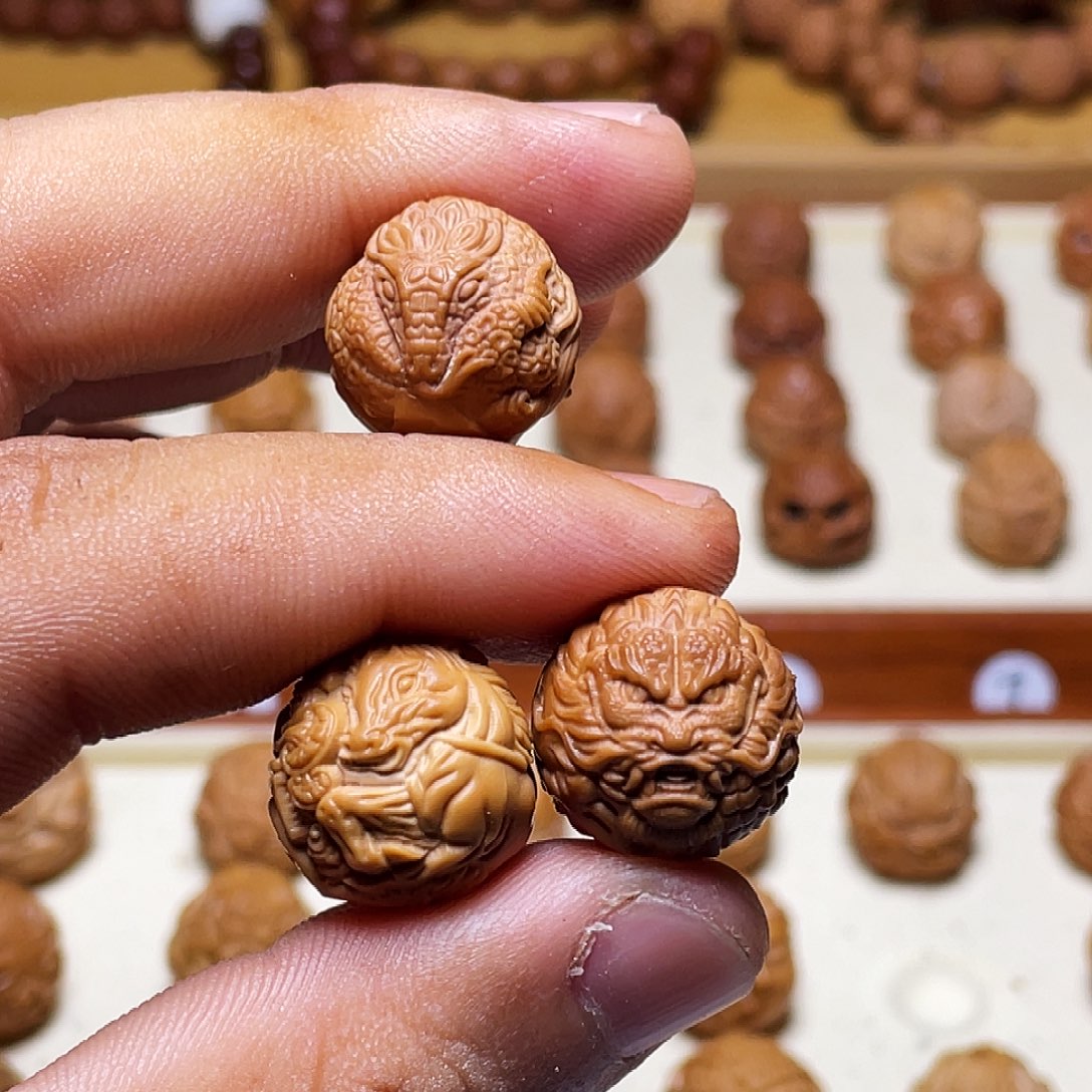 ****你猴头核桃吊坠17左右猴头核桃雕刻