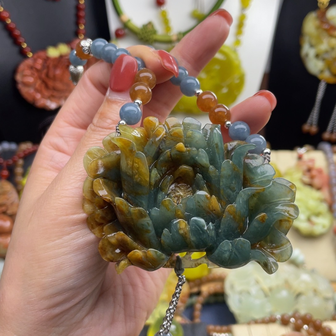 未镶嵌蛇纹石玉颈饰