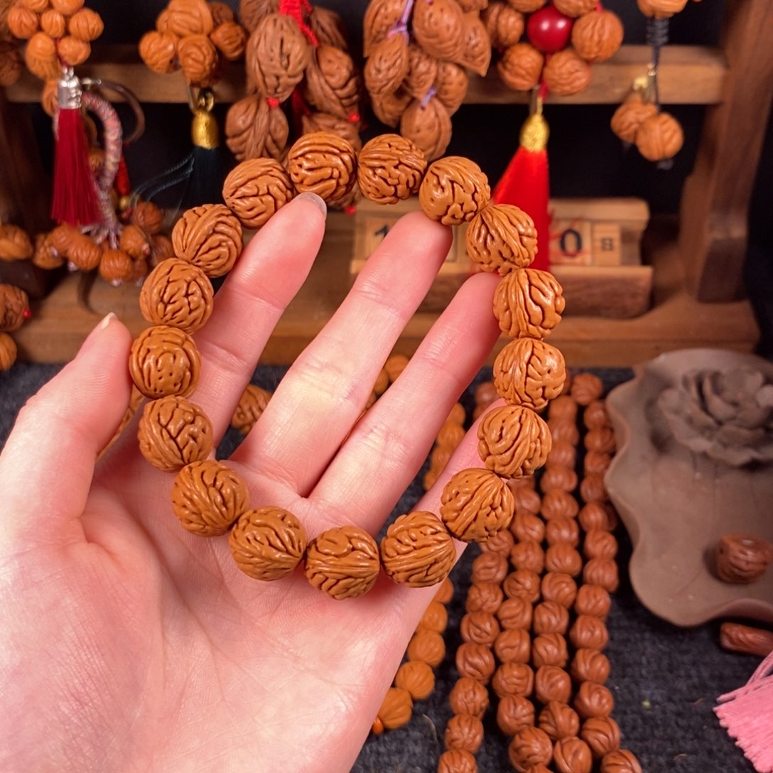 吊坠桃核?****桃枭手串