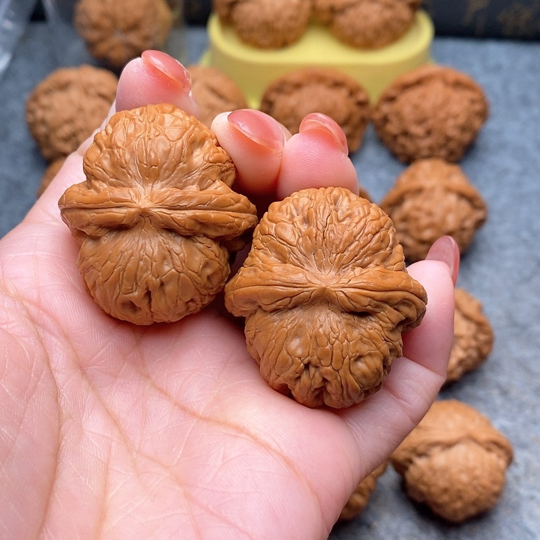 文玩核桃把件精品特价红皮元宝39