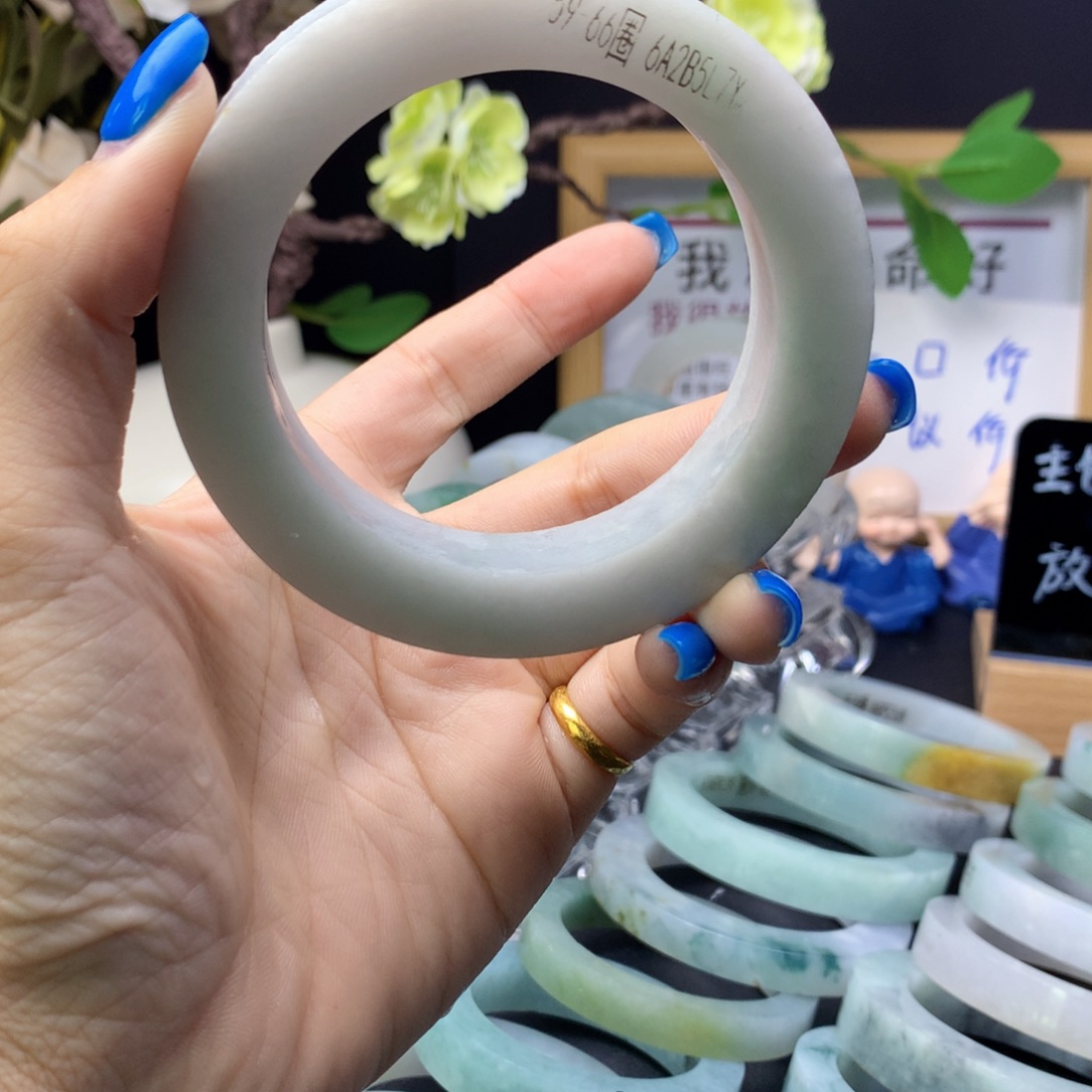 哆***哆定制翡翠未镶嵌翡翠手镯60