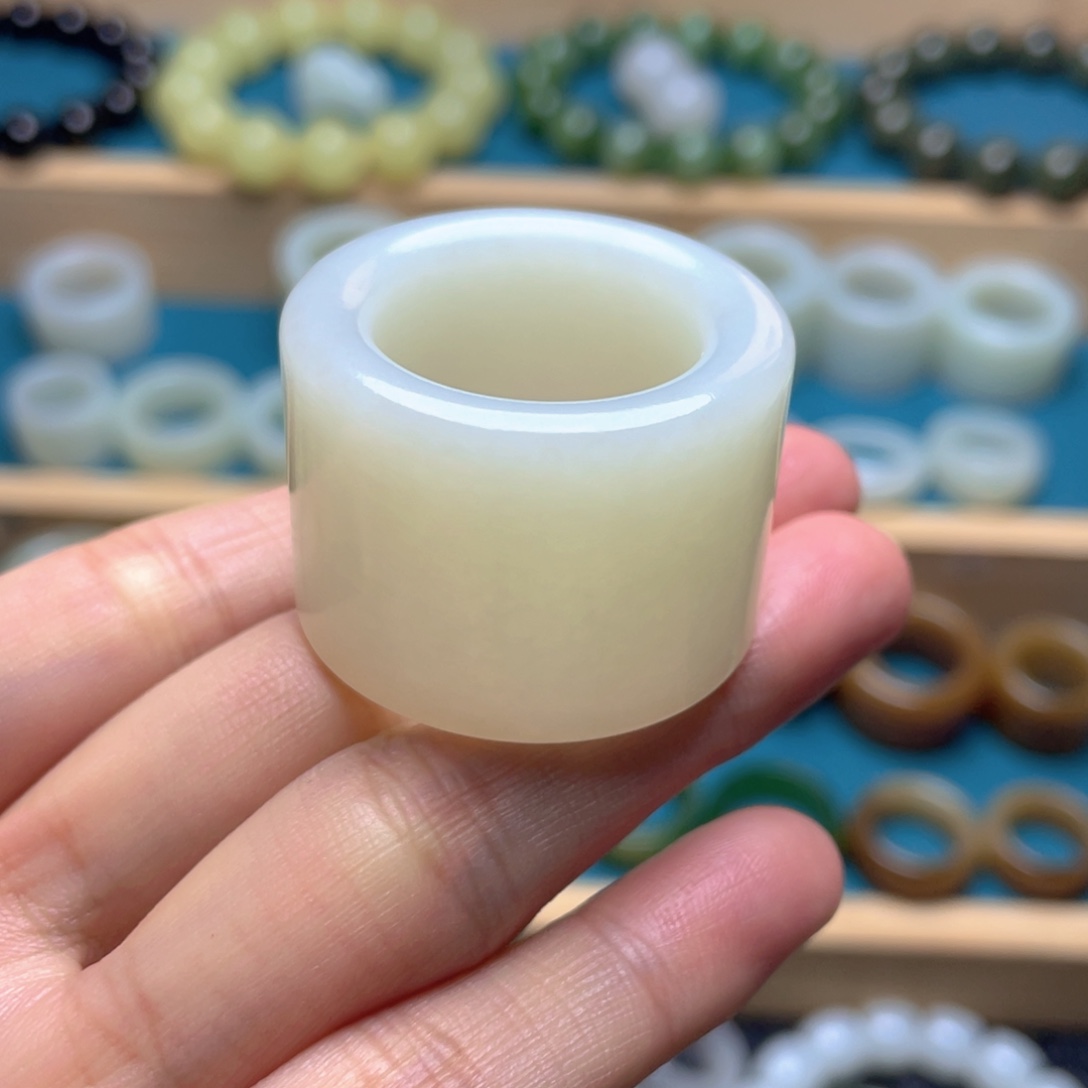 堆***堆未镶嵌戒指和田玉