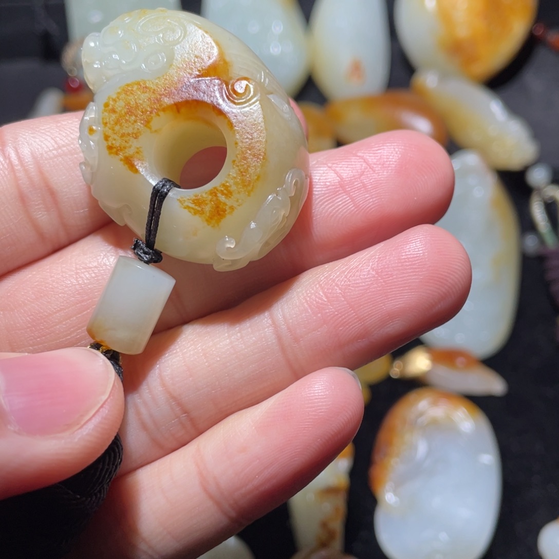 三***科和田玉未镶嵌挂件