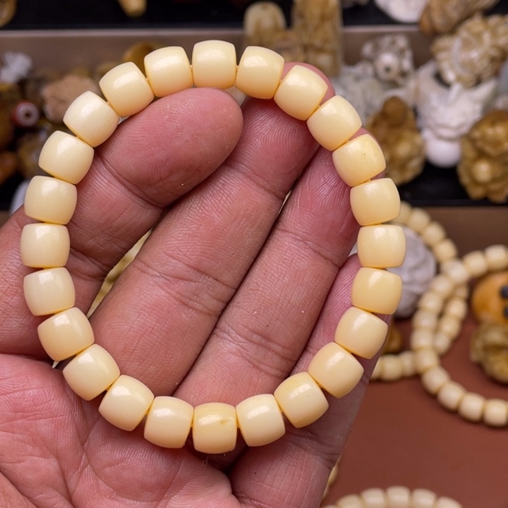 驼骨摆件人工忙着