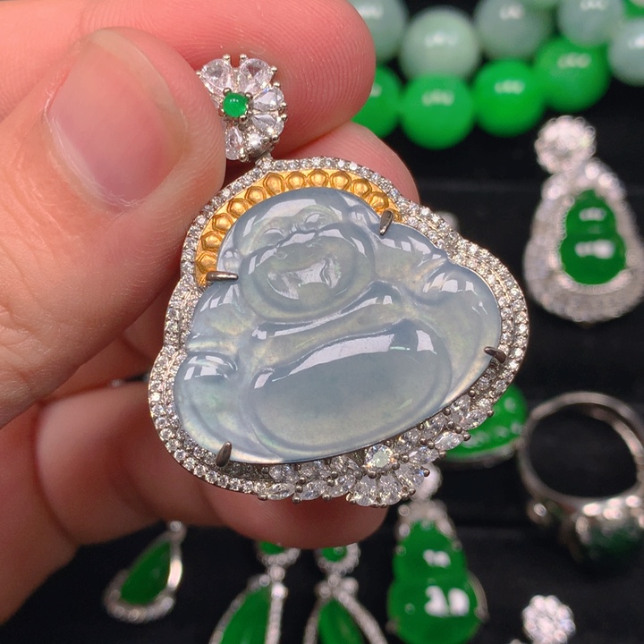 翡翠未镶嵌颈饰佛公