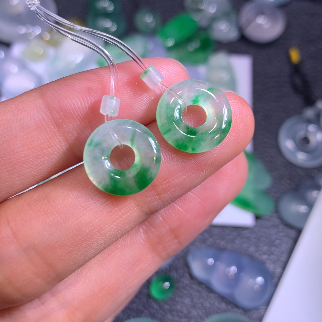 翡翠颈饰未镶嵌翡翠