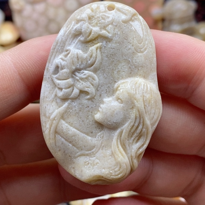 硅化珊瑚（珊瑚玉）颈饰未镶嵌