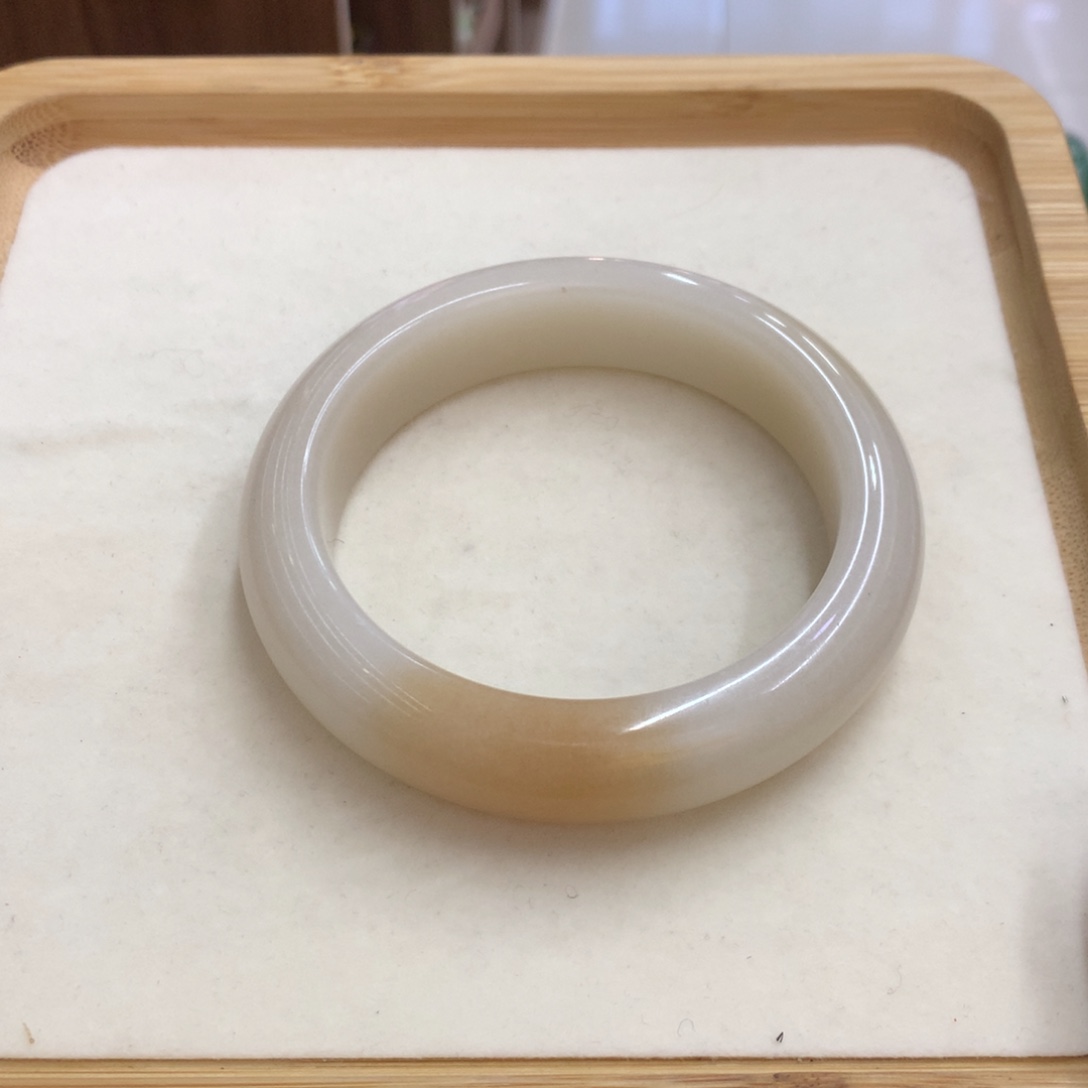 石英质玉未镶嵌手镯