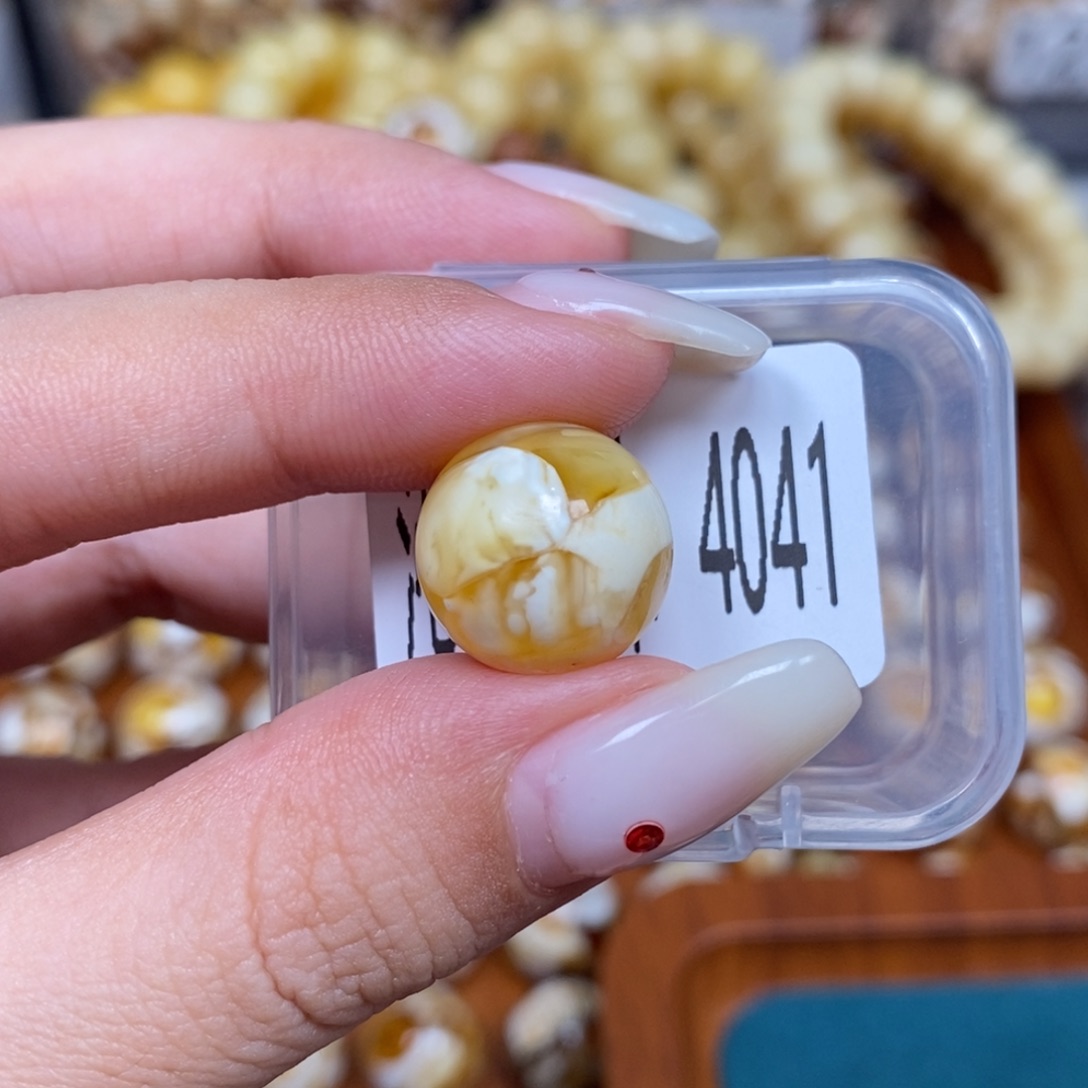 蜜蜡未镶嵌珠宝奇石4041
