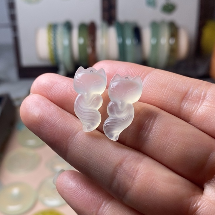 蛇纹石玉颈饰未镶嵌