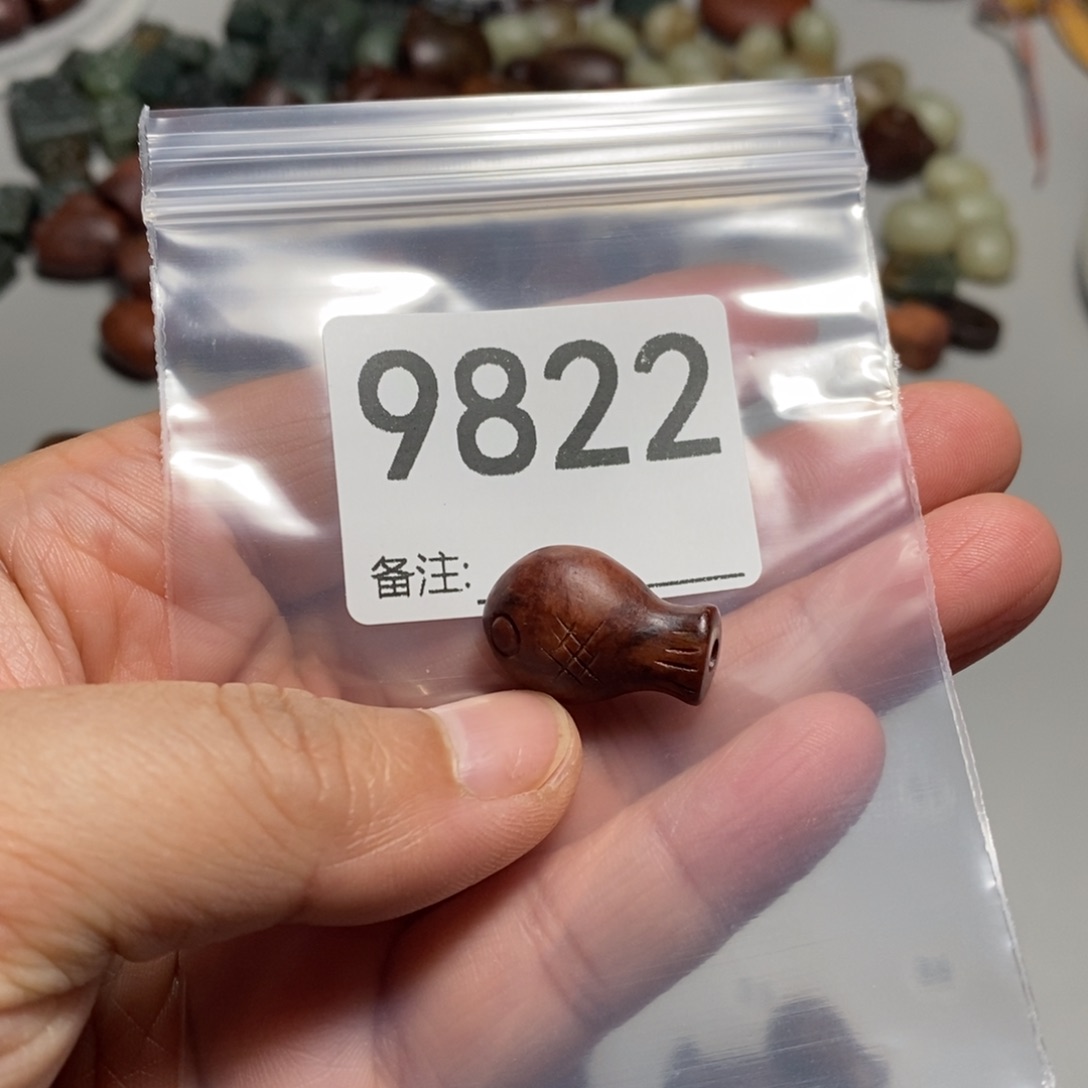 颈饰未镶嵌透闪石质玉皓***?