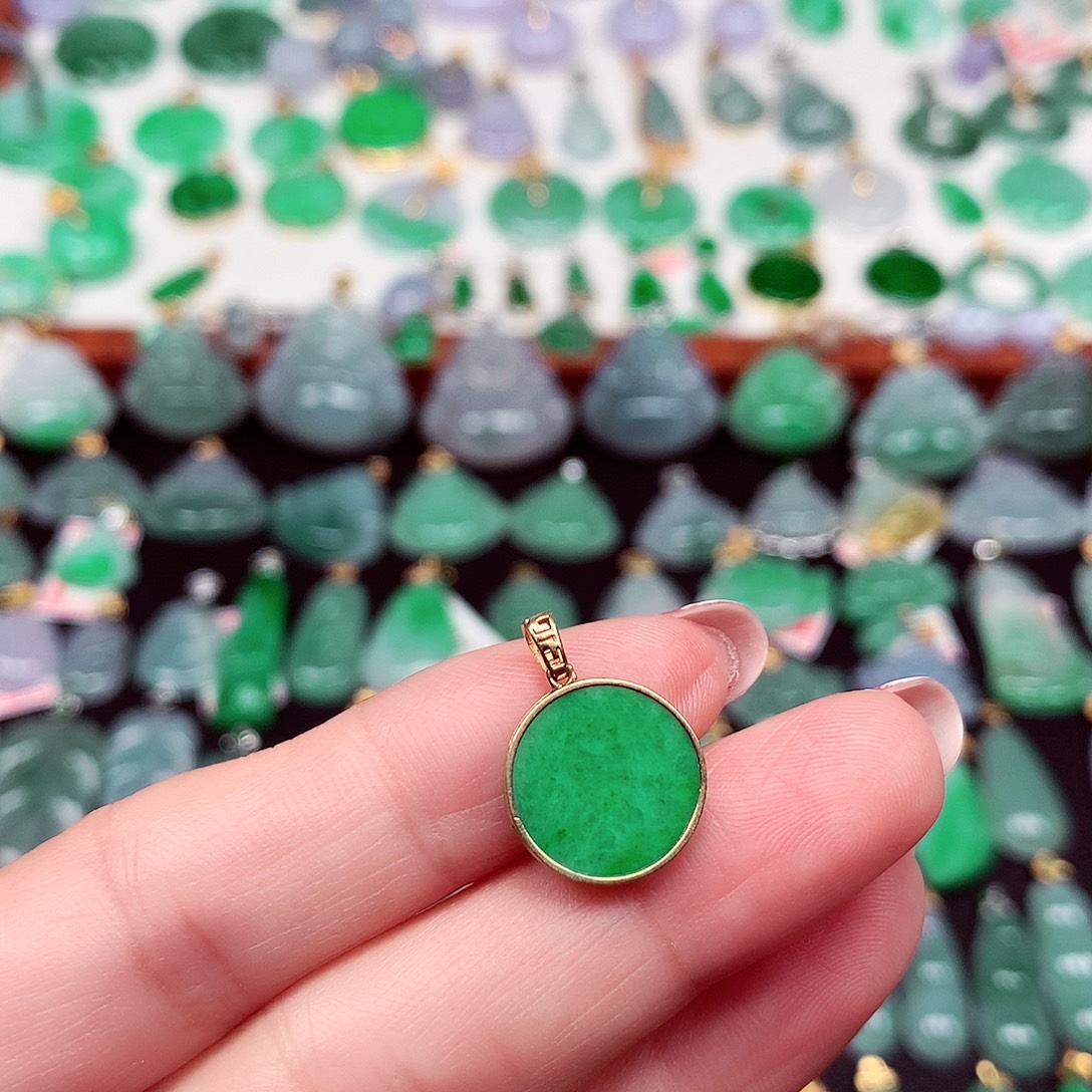 x****翡翠18K金镶嵌颈饰