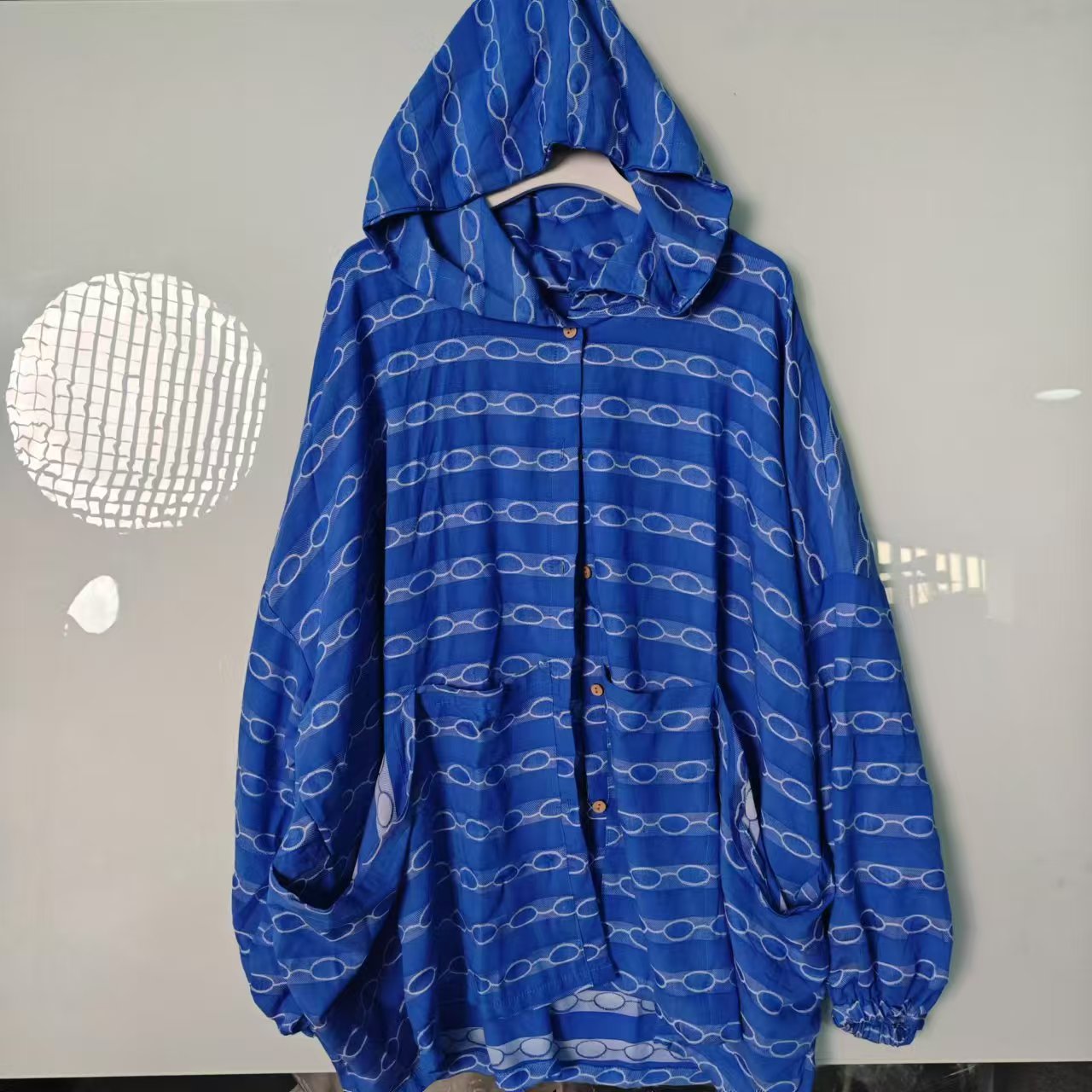 【沐木流浪记】天蓝色白圆圈连帽四兜女装风衣外套z