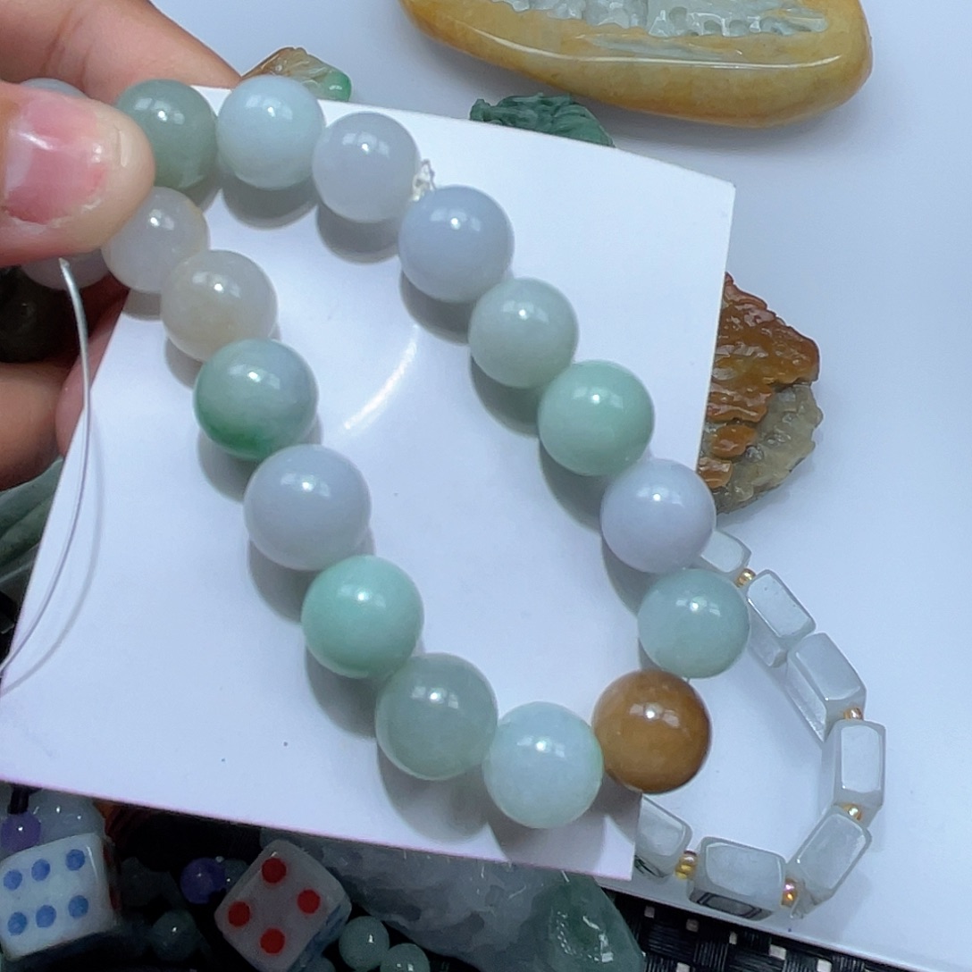 翡翠未镶嵌颈饰是