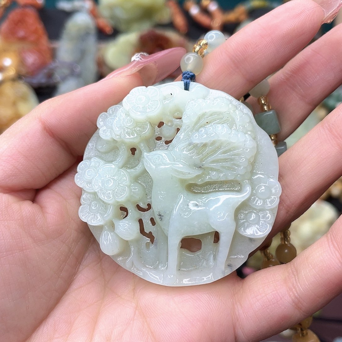 蛇纹石玉颈饰未镶嵌