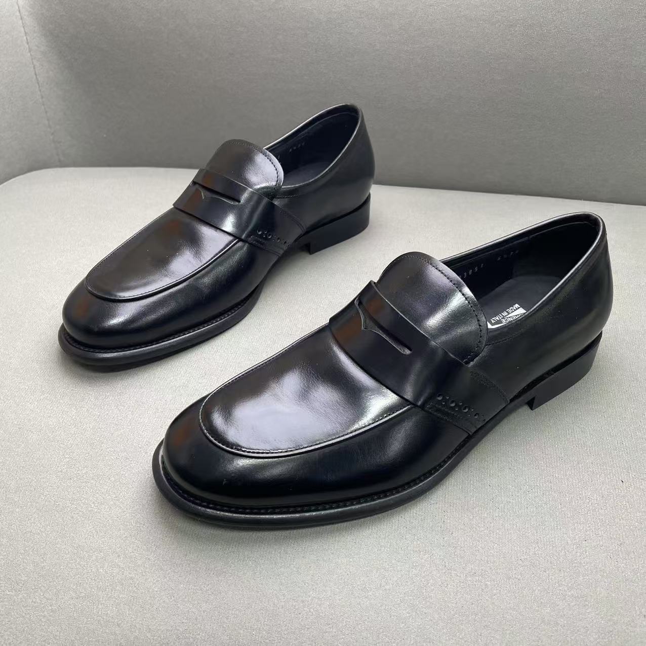 99新 FERRAGAMO/菲拉格慕 黑色时尚百搭舒适经典皮鞋 40.5码