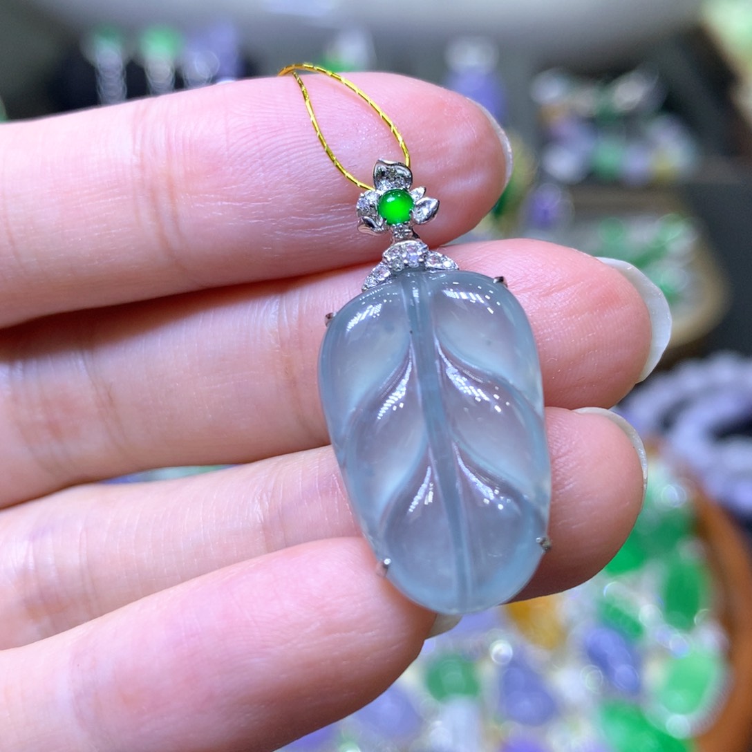 【闪购商品】翡翠颈饰18K金镶嵌翡翠吊坠项链