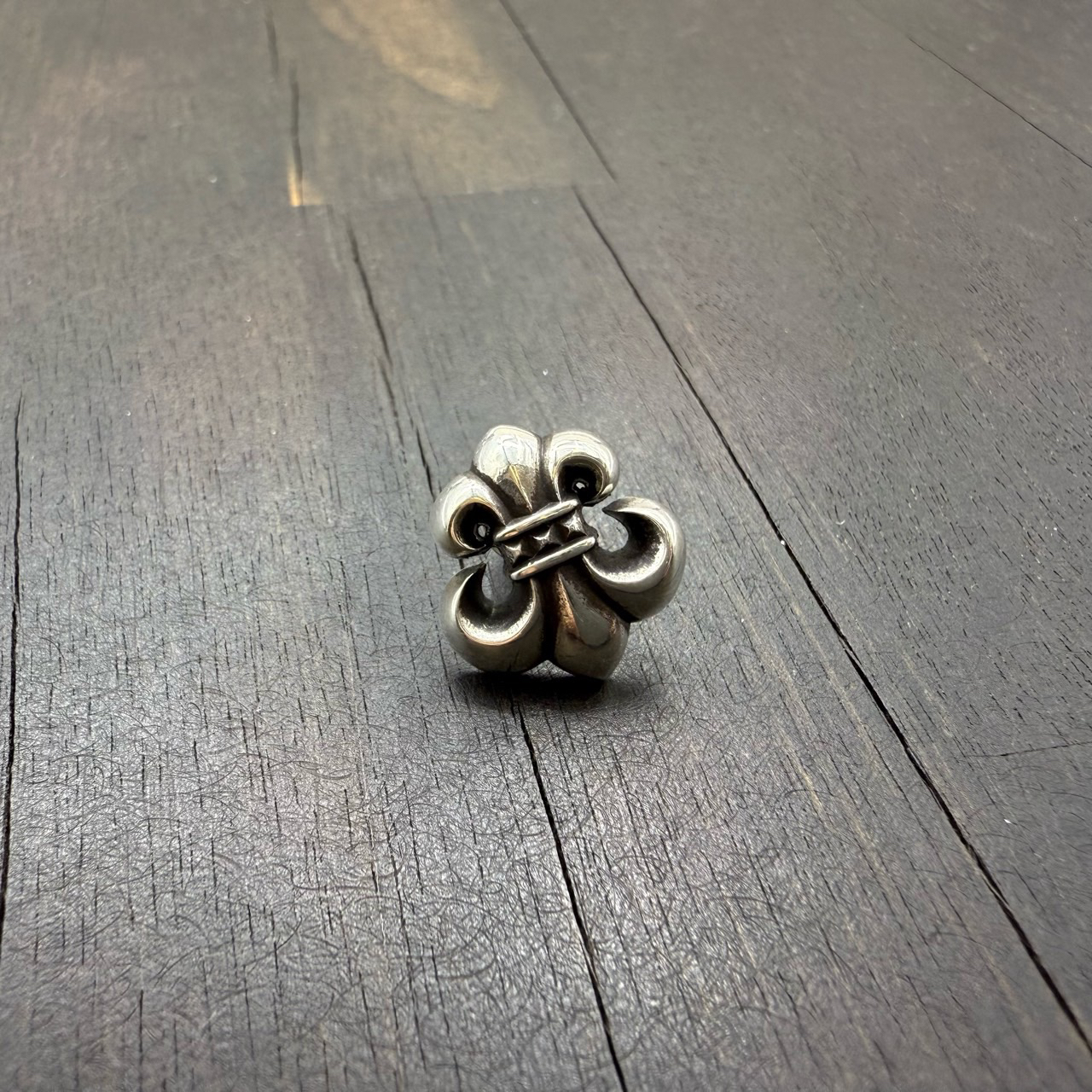 未使用 Chrome Hearts 克罗心 大号 童军花耳钉