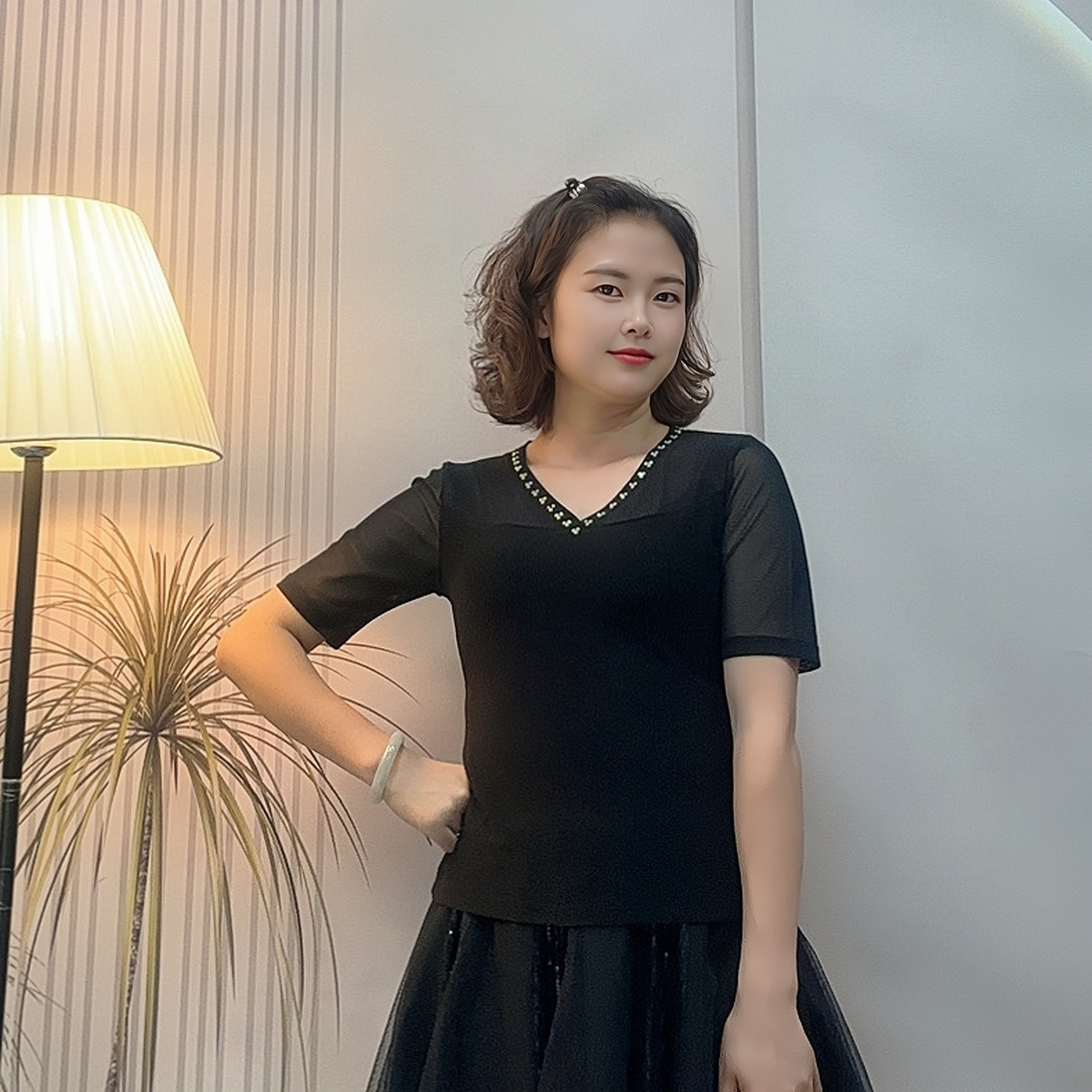 2025新款春夏V领短袖广场舞烫钻网纱蝴蝶洋气百搭短袖跳舞衣服女