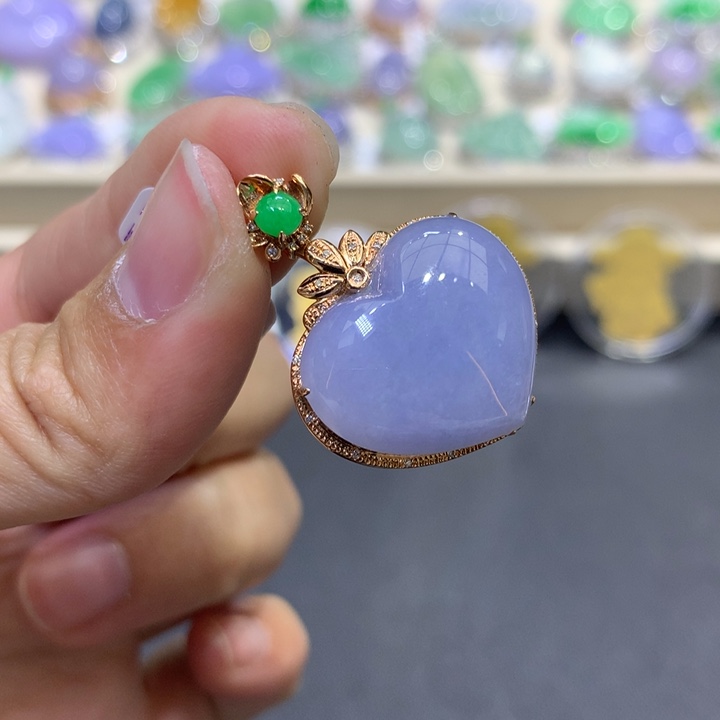 翡翠颈饰18K金镶嵌翡翠