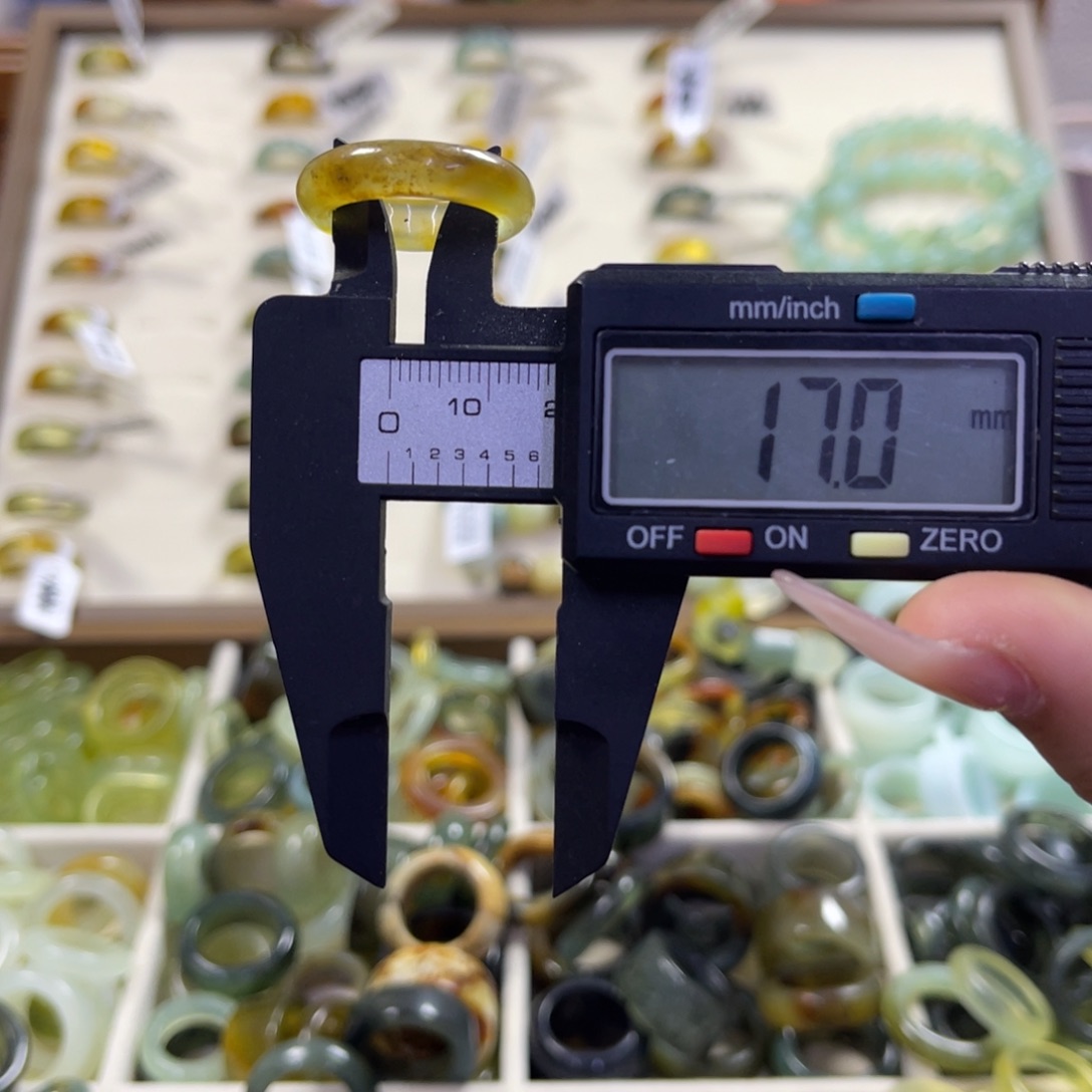 蛇纹石玉未镶嵌手镯19