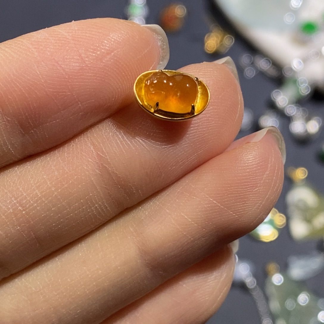 翡翠18K金镶嵌颈饰