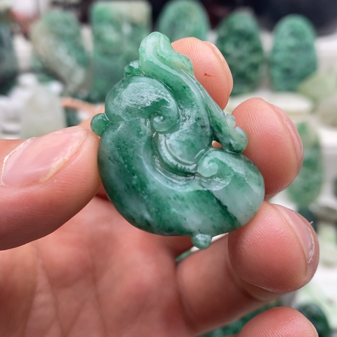 独山玉未镶嵌颈饰