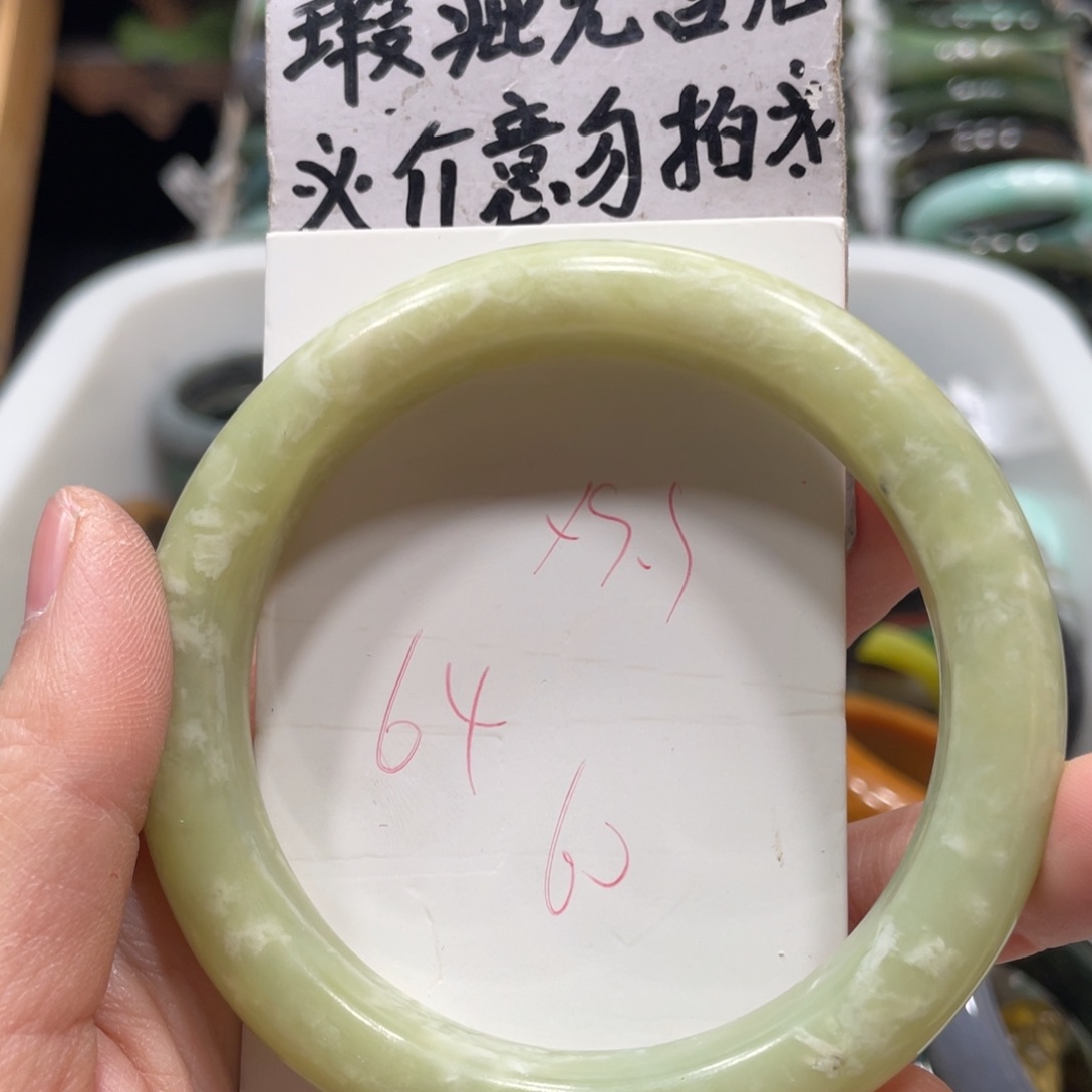 蛇纹石玉手镯未镶嵌