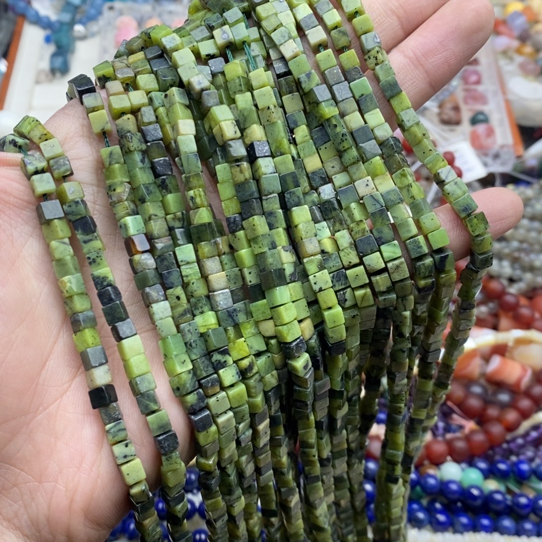 玛瑙/玉髓未镶嵌珠宝半成品一条天然4mm药王石方糖