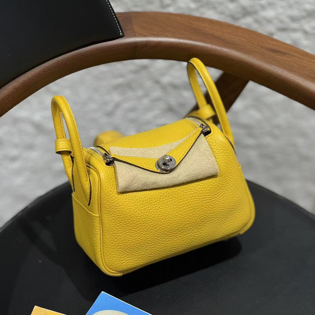 未使用 Hermes/爱马仕 贝贝/b刻/mini lindy阳光金色银扣斜挎包