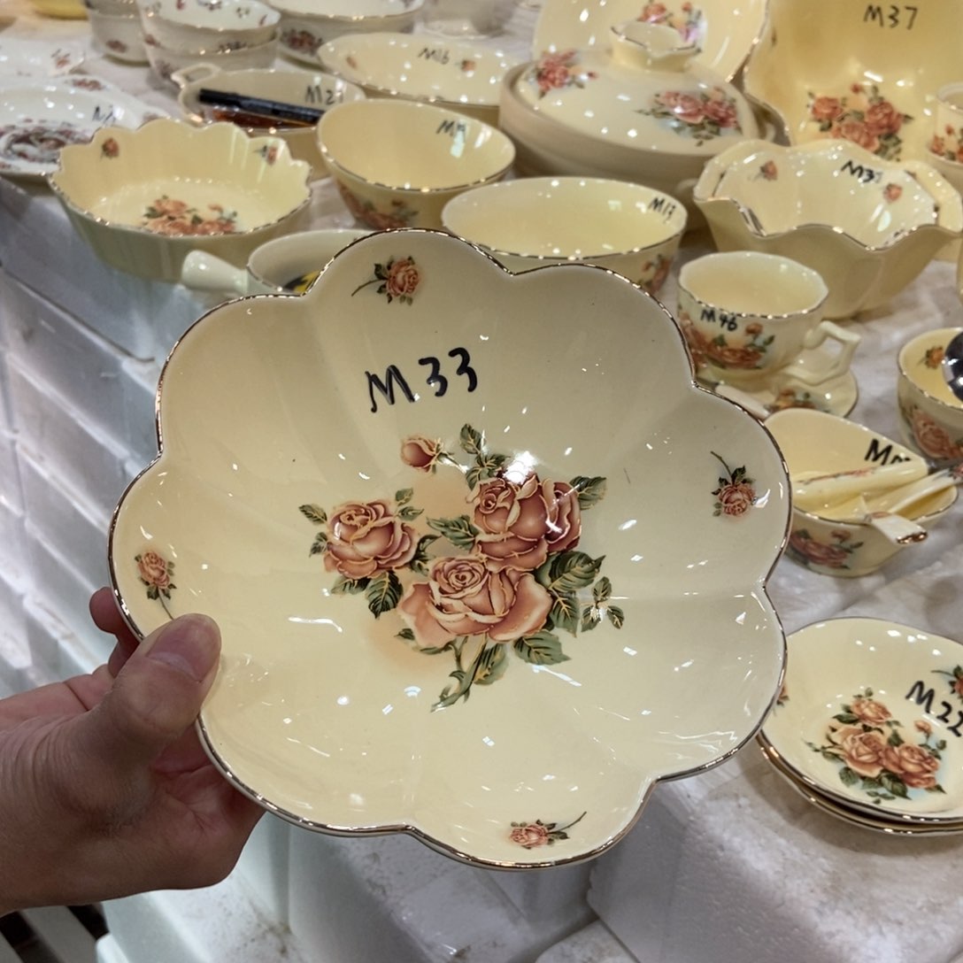 星博陶瓷………………………………33