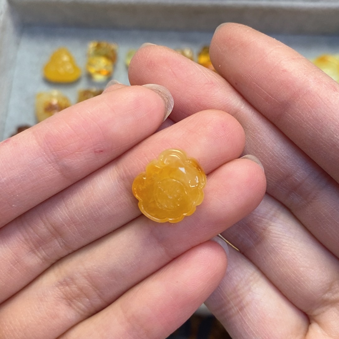 蜜蜡颈饰未镶嵌平安锁